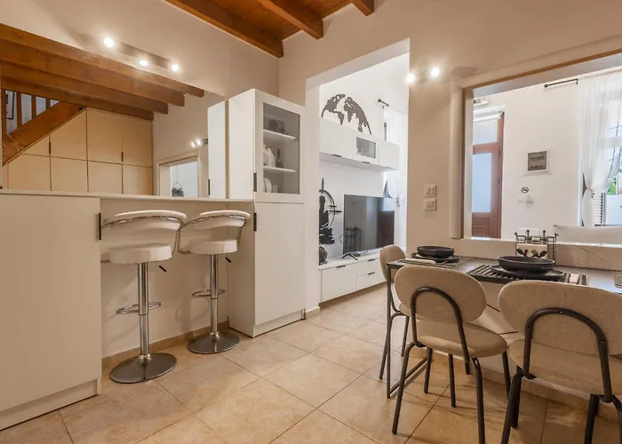 Будинок відпочинку The Neo-classic Loft Rhodes City